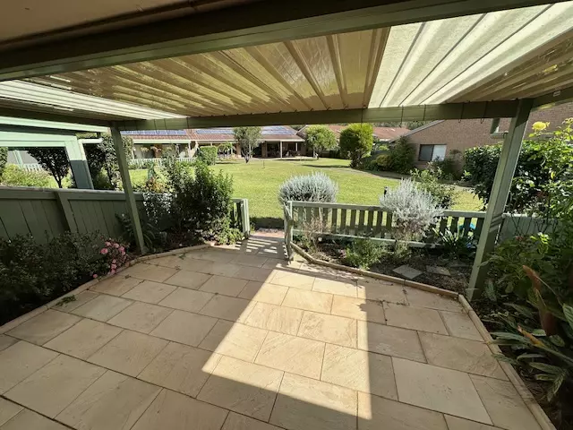 Stunning Central Garden Courtyard Villa!! Independent Living with the Finest Outlook