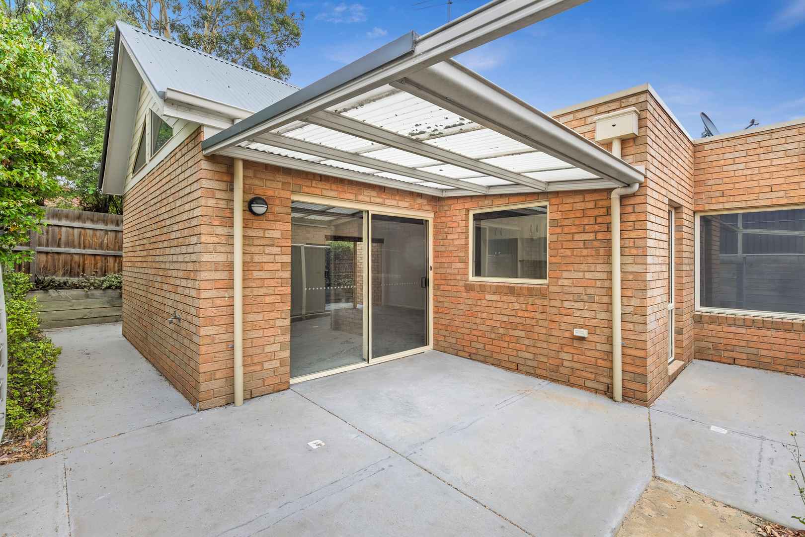 Refurbished, Modern 3 Bedroom Villa 