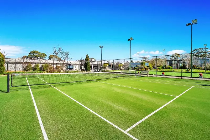 Modern Open-Plan Apartment with Balcony