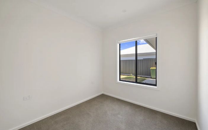 Spacious 3 bed home with outdoor deck and double carport
