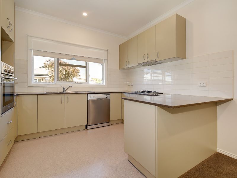 Beautiful home, beautiful village in Sunshine