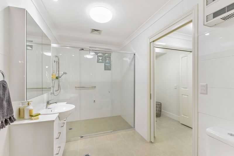 1 bedroom ground floor apartment close to all Manor amenities