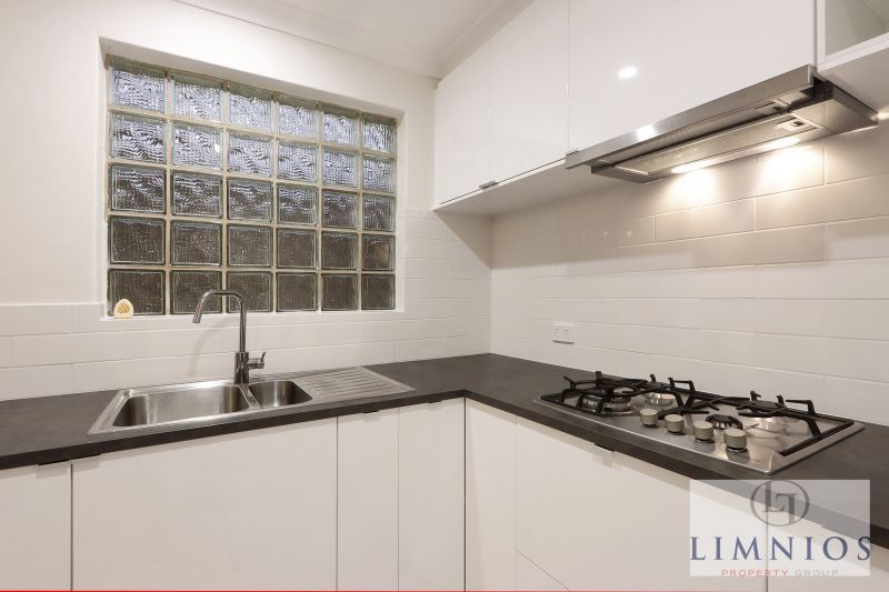 Street Front Home In Quiet Cul - De - Sac