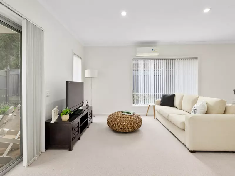 Bright, Stylish Home with Lovely Garden Outlook