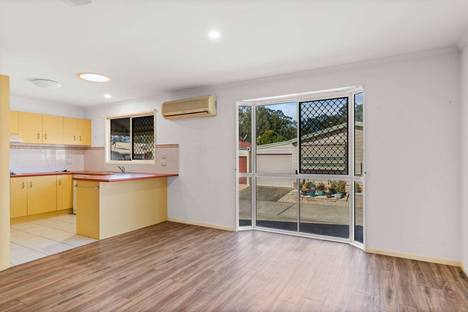 Dog friendly home in popular Bow Street and close to the Indoor Heated Pool.