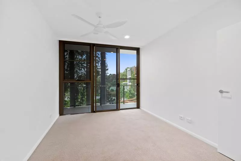 North-facing, fourth-floor apartment with views to the City.