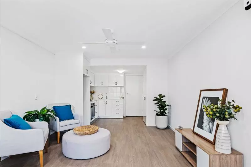 Serene top-floor one-bedroom apartment