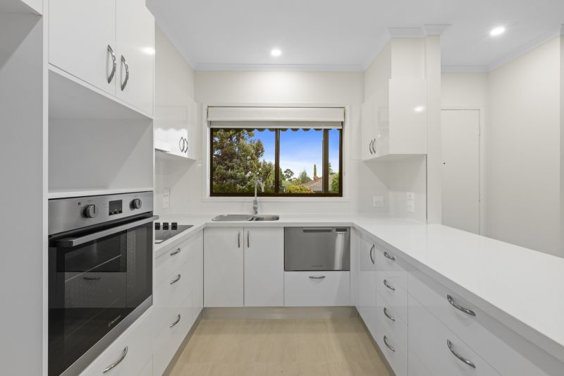 2-bedroom villa with a bright sunroom