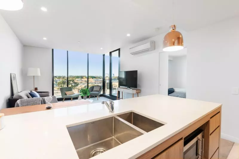 Great Location, Modern & Professional Lifestyle!
