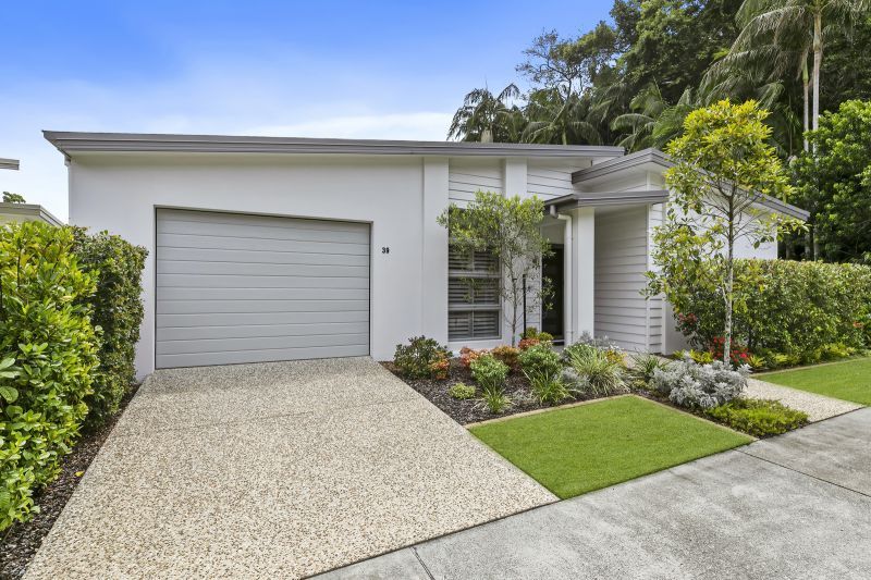 Backing on to Beautiful Rainforest!