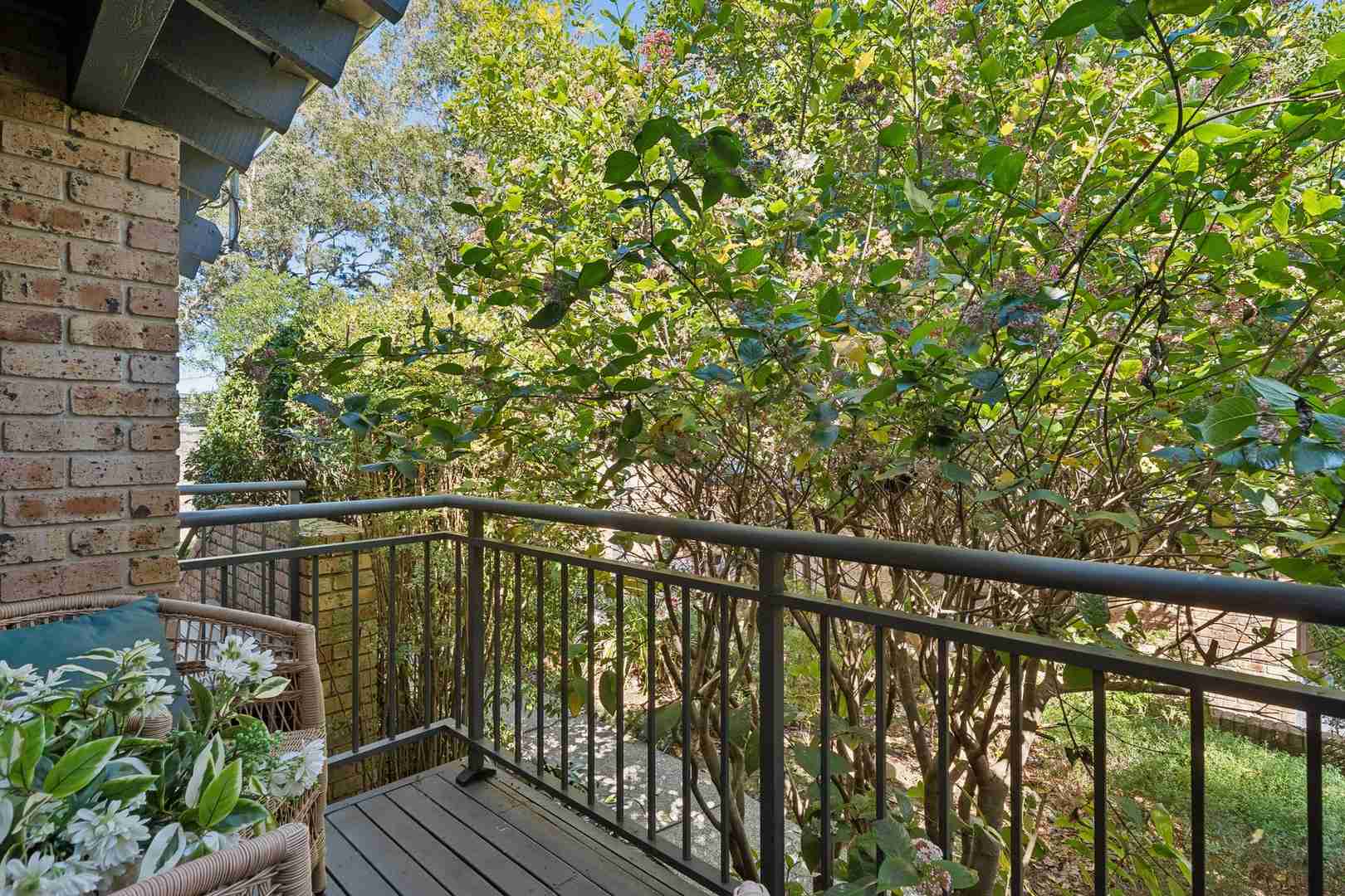 Bright, private & perfectly positioned villa