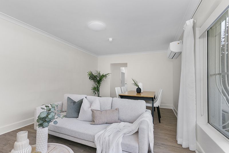 Exquisitely renovated 2 bedroom unit with well-sized living area and spacious kitchen.