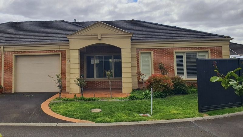 Corner Retreat with Fresh Style and Leafy Surrounds