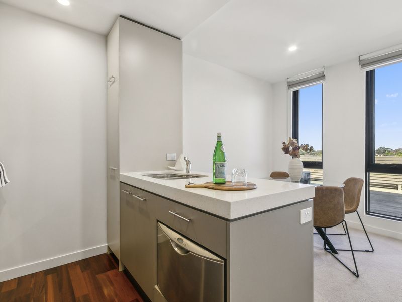 Bright and Stylish Apartment with Balcony Views