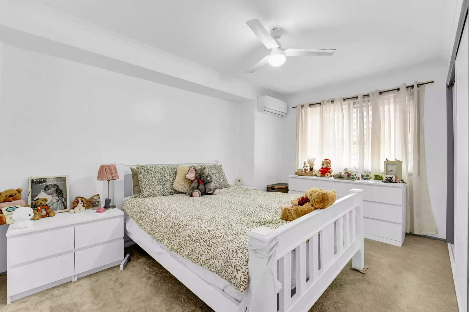 Downsizing at it's best!  Renovated and Ready to Move in. Located in an Over 50's Lifestyle Living Complex.