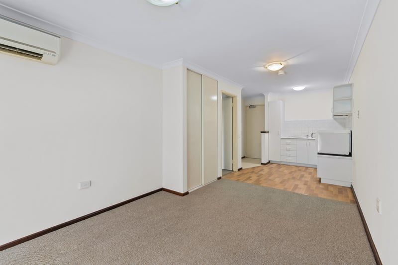 Light-Filled Ground Floor Apartment with Lift Access