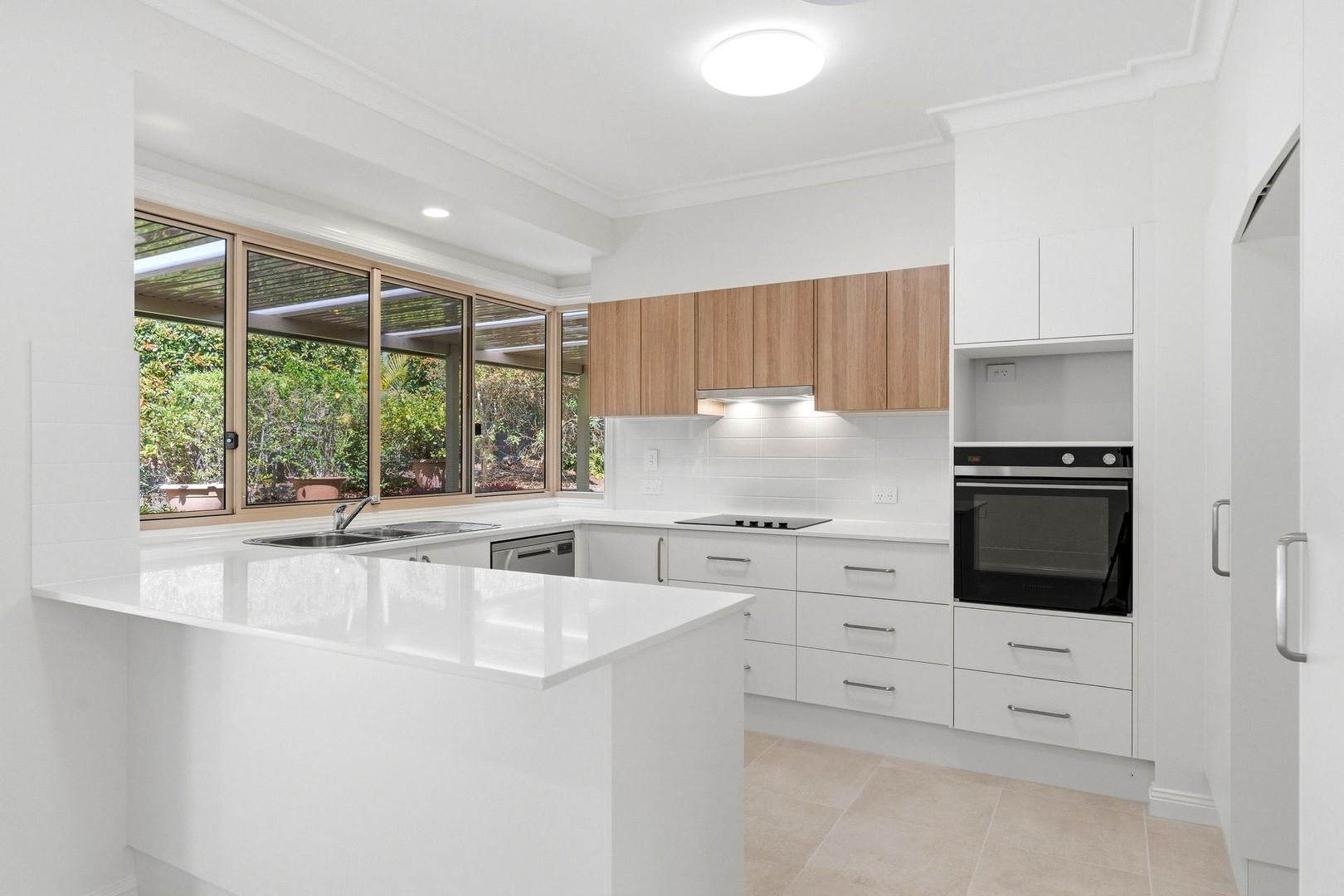 Private cul-de sac living