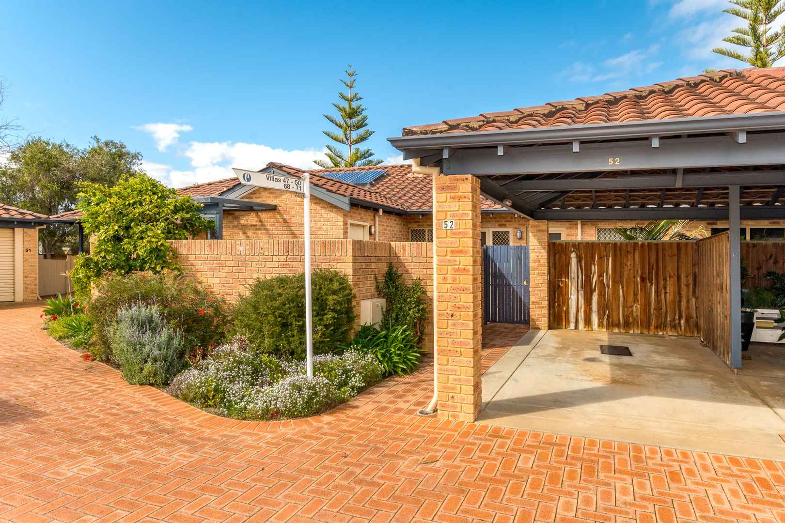 Light-filled corner villa ready to enjoy