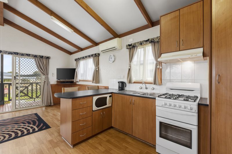 2 Bedroom Home- Pool Views- Prime Location!