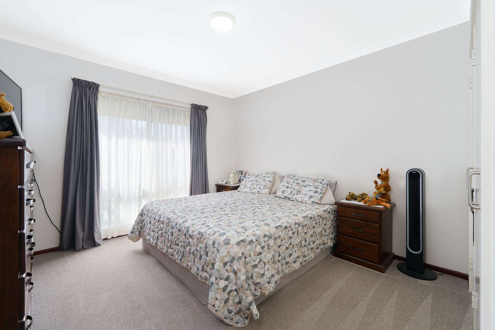 Light-filled corner home with garden views & north-facing courtyard