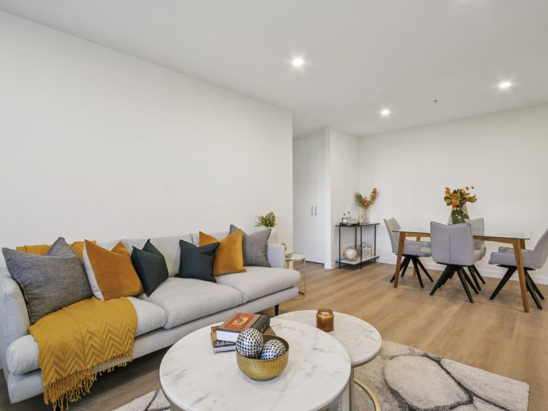 Brighton Bayside Apartment - Fully Refurbished