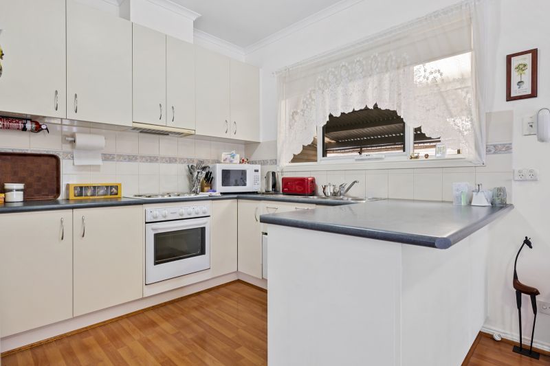 Vibrant & Beautifully Maintained!