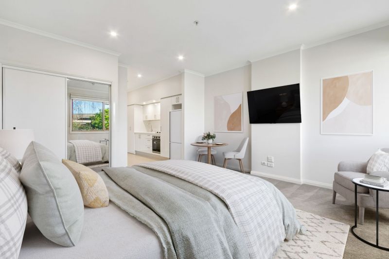 Independent studio apartment with new kitchen