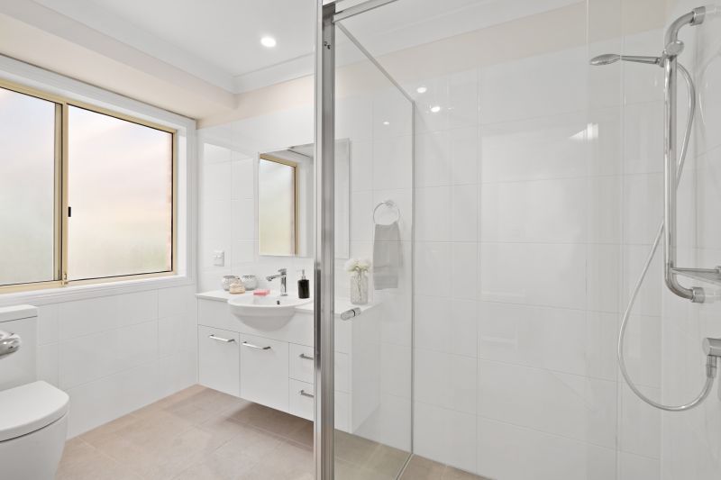 Sunny two-bedroom on the parkland