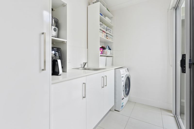 Contemporary Luxury – Exquisite Rainforest Views!