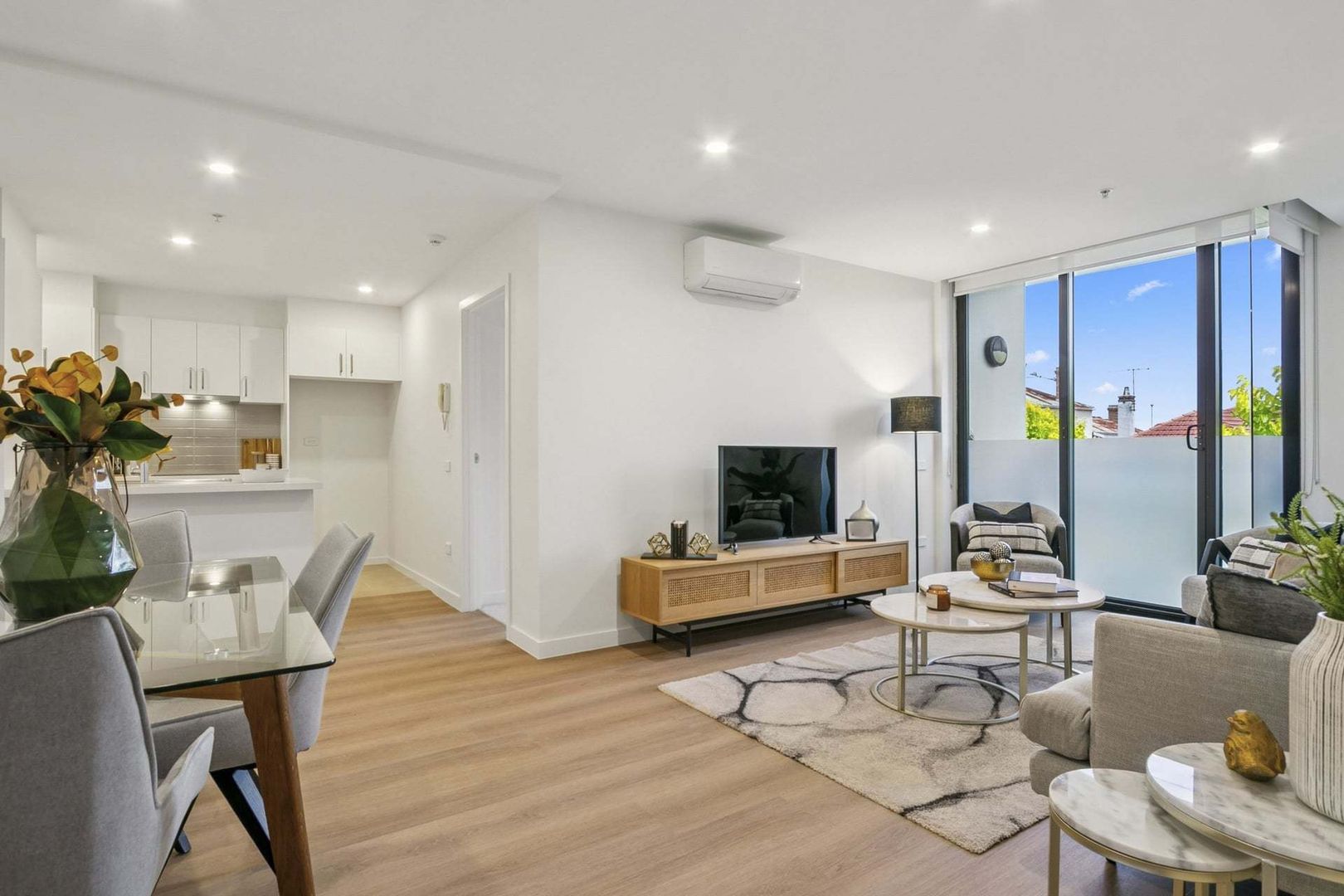 Brighton Bayside Apartment - Fully Refurbished