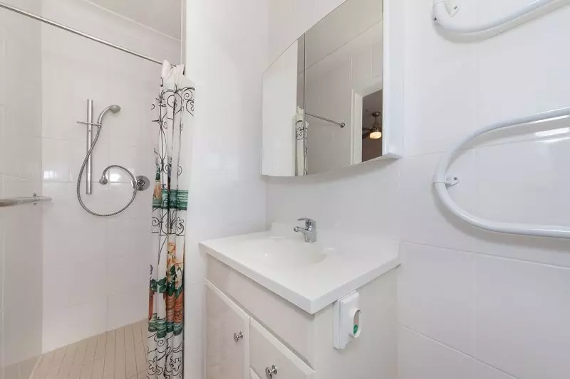 This generously proportioned floorplan offers worry-free, secure retirement living