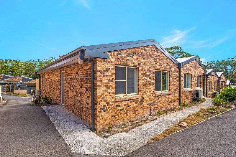 Beautiful Villa with Sunroom and Outdoor Balcony