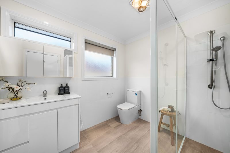 Large two-bed villa with views of Bilton Bay