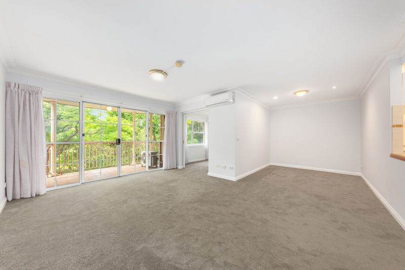EAST FACING  SOUGHT  AFTER LAYOUT WITH A LEAFY ELEVATED OUTLOOK ENJOYING THE MORNING SUN