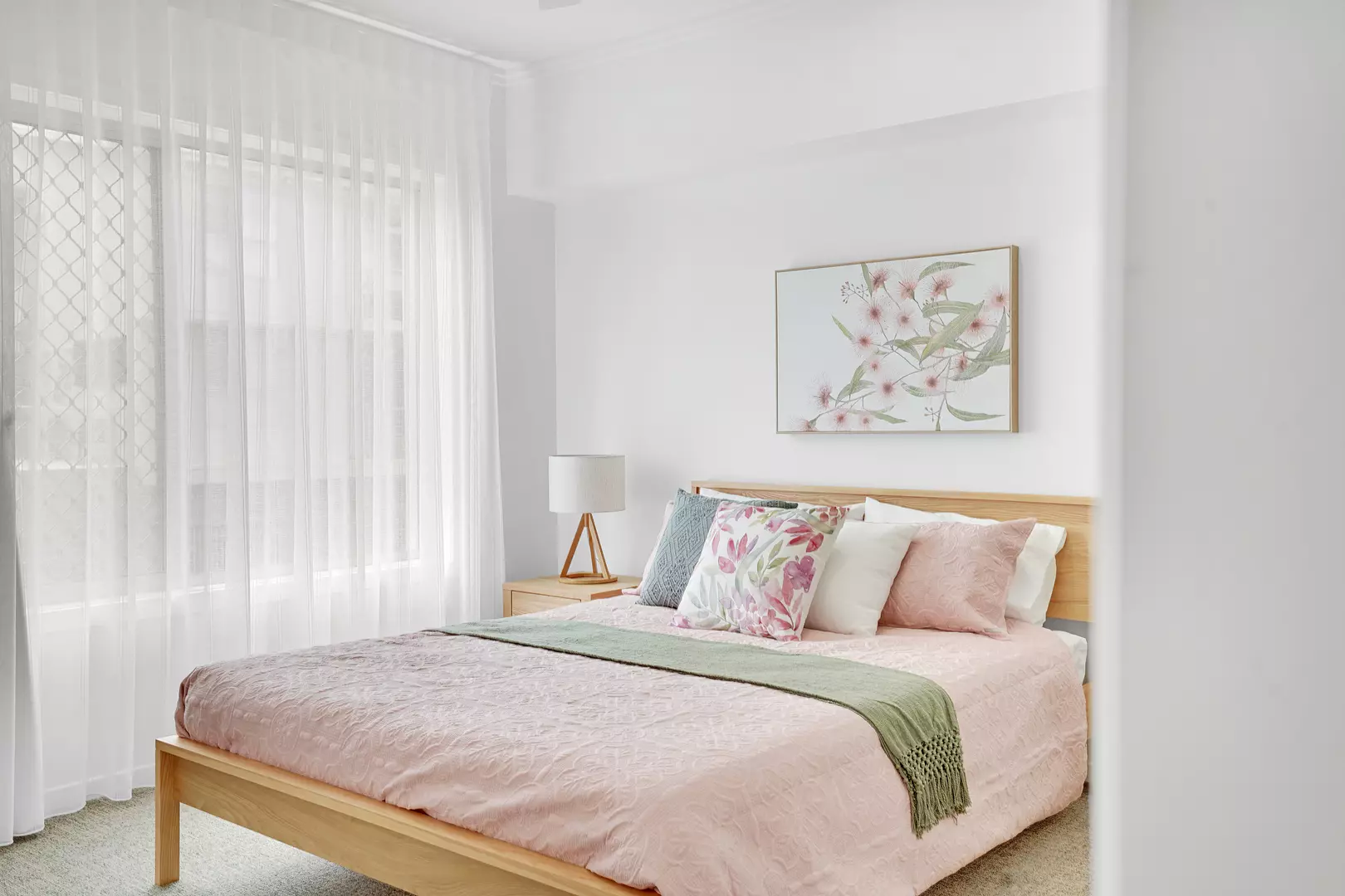 Elegant & spacious one-bedroom