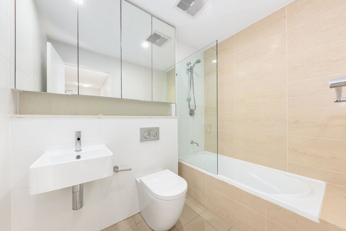 Spacious Open Plan living. This apartment has an excellent layout. Quiet location.