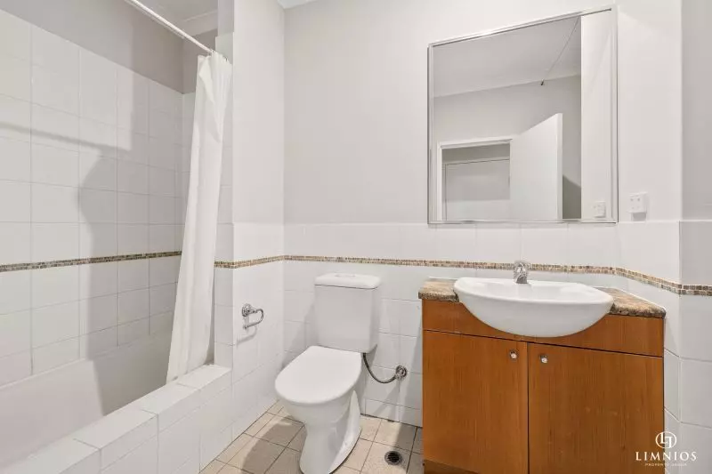 Top Floor with City Vistas!