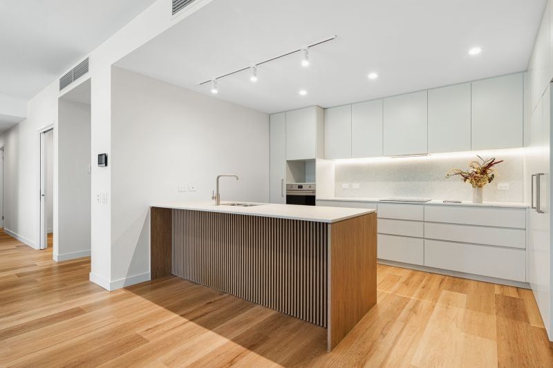 Elevated apartment with stunning golf course views – last remaining