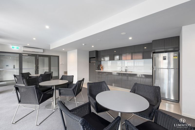 Exquisite Modern Living, Impressive with Great View!