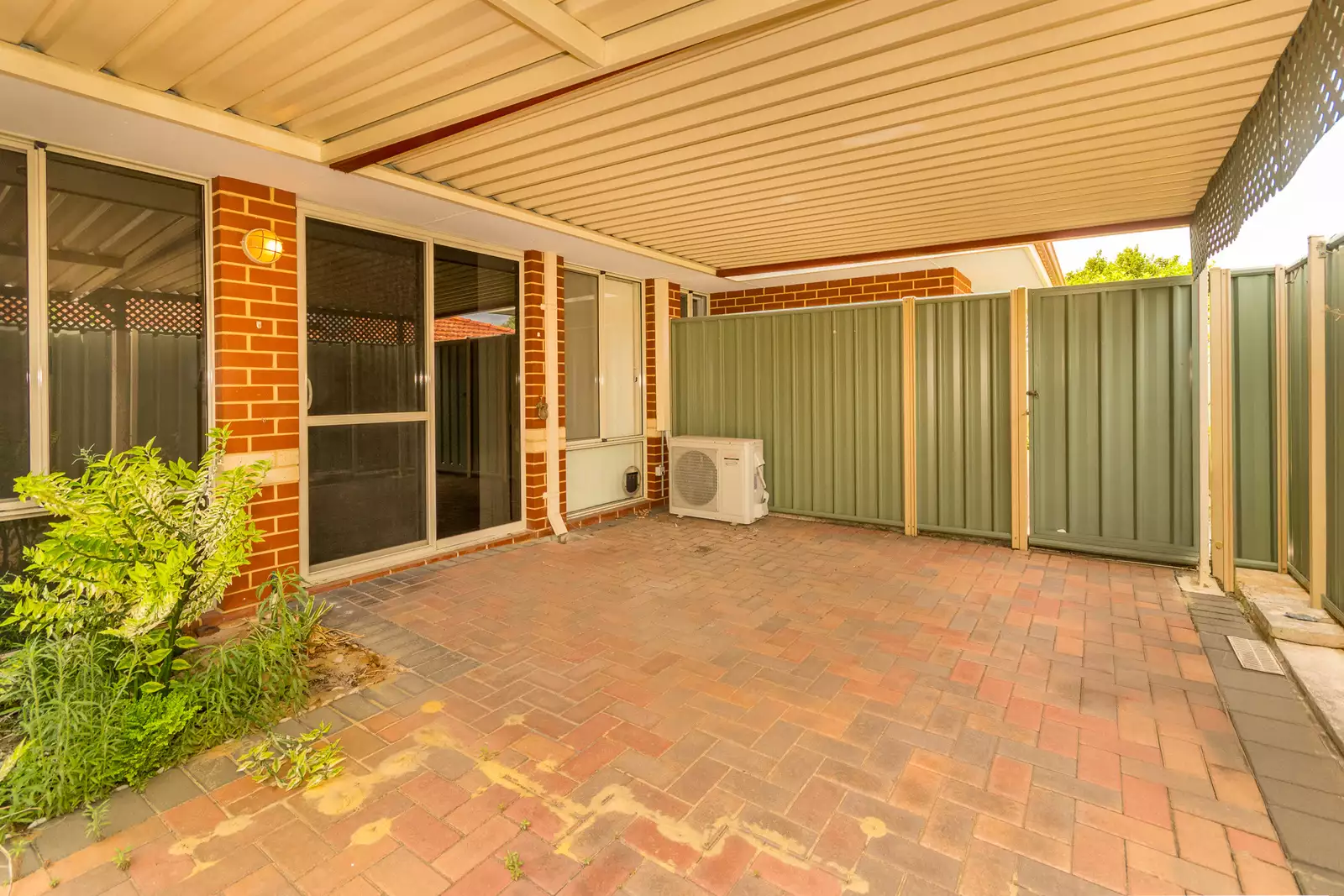 Well-appointed villa nearby to amenities