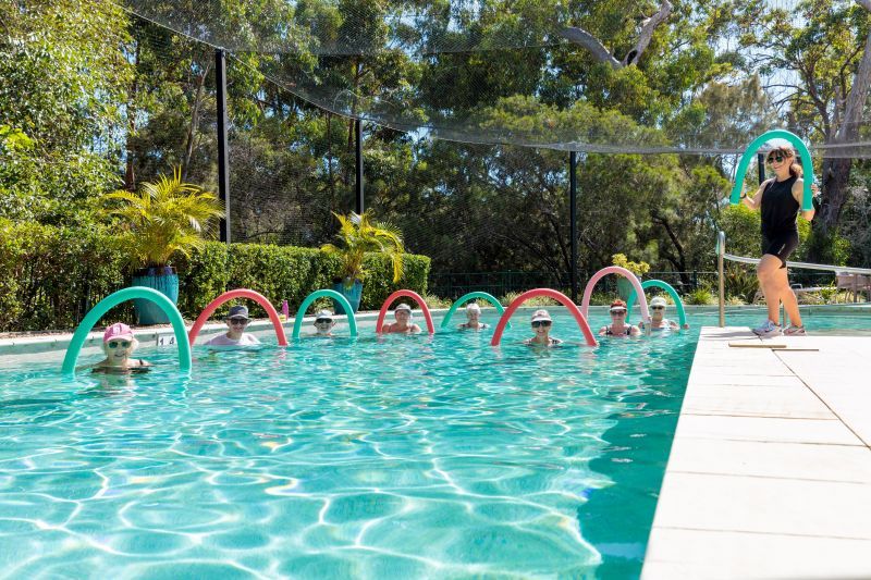 Sunny 1-bedroom apartment with beautiful community views
