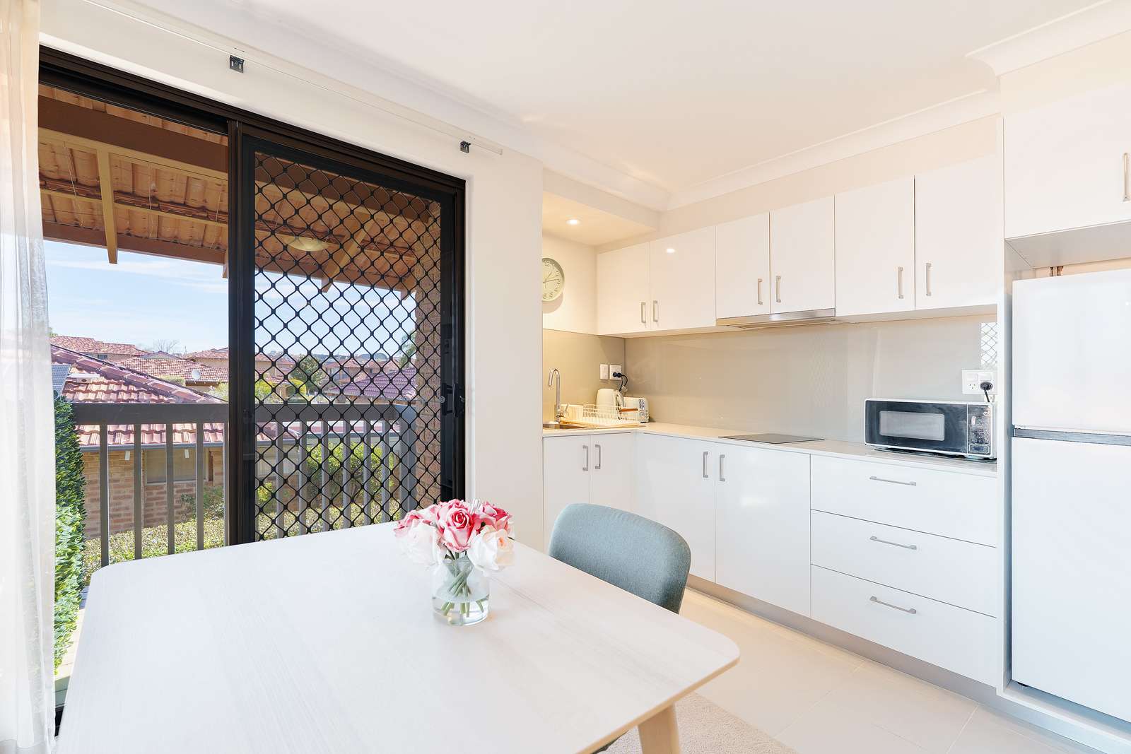 Light and bright double aspect apartment