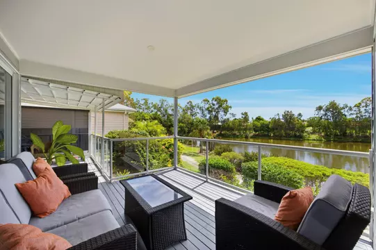 Sophisticated Lakefront Luxury