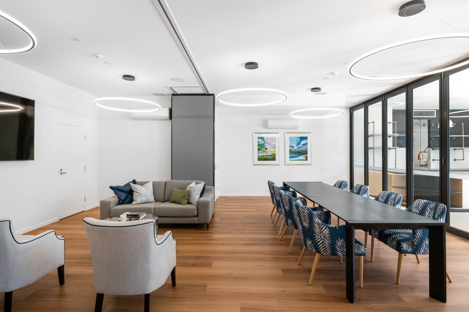 Architecturally Designed Retirement Apartment with Sweeping City Views
