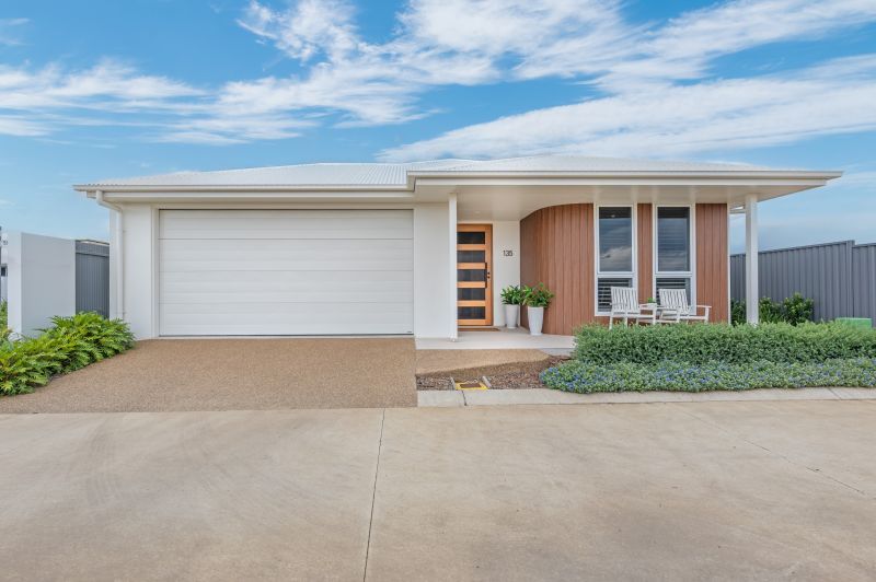 Coral Sea Dreaming -  Spacious Three-Bedroom Retreat