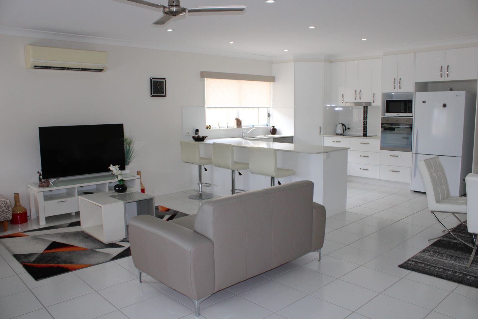 SENSATIONAL LAKEFRONT HOME.