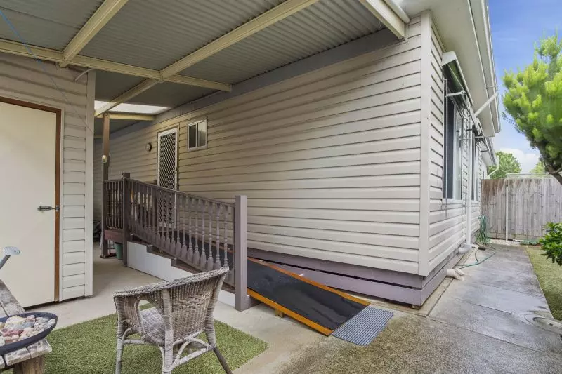 Beautifully presented 2 bedroom home!