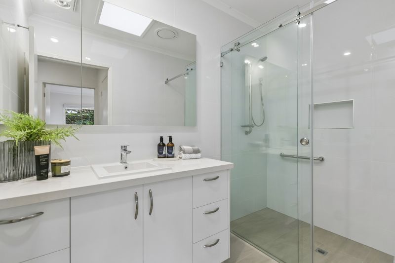 Beautifully refurbished 2-bed plus study villa