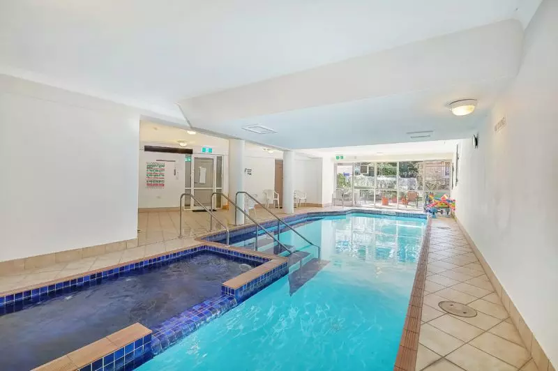 RECENTLY RENOVATED 1 BEDROOM APATMENT IN ARGUABLY NORTH SHORES MOST POPULAR RETIREMENT VILLAGE