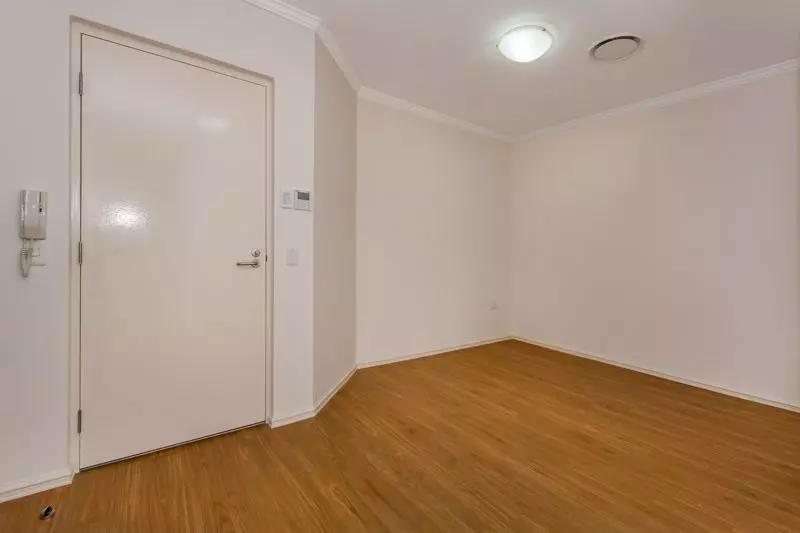 Beautifully appointed east facing apartment